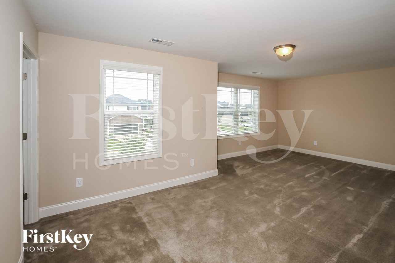 732 Breeders Cup Drive - Photo 4 of 15