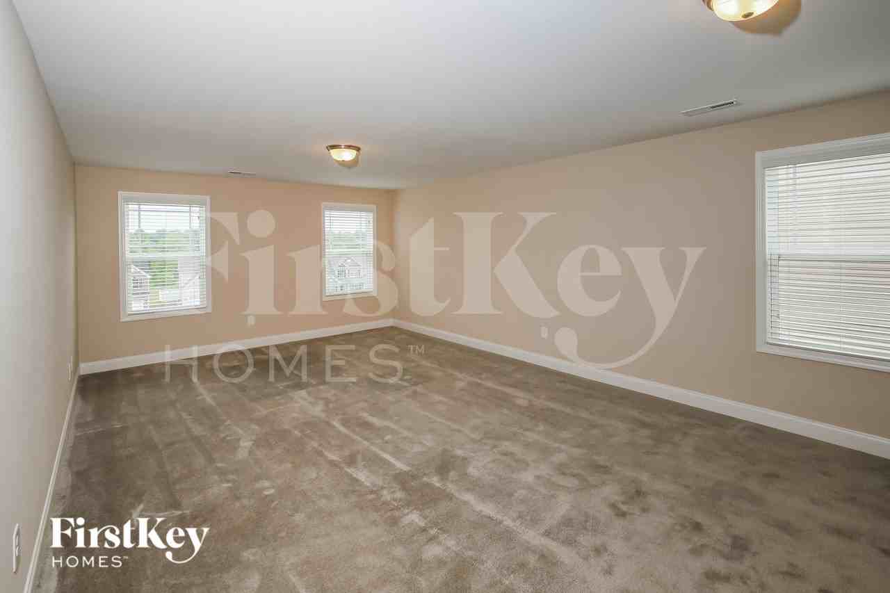 732 Breeders Cup Drive - Photo 5 of 15