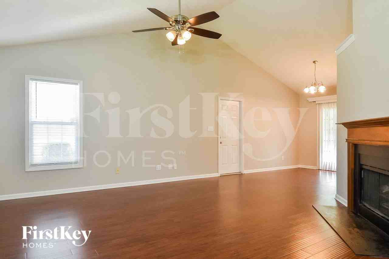 7121 Taunton Dr - Photo 3 of 15