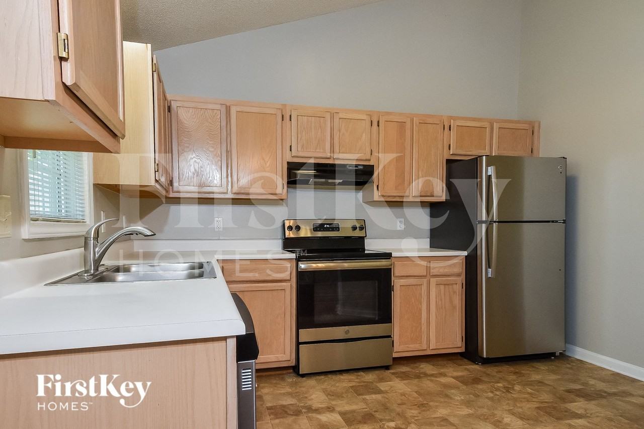 7121 Taunton Dr - Photo 5 of 15