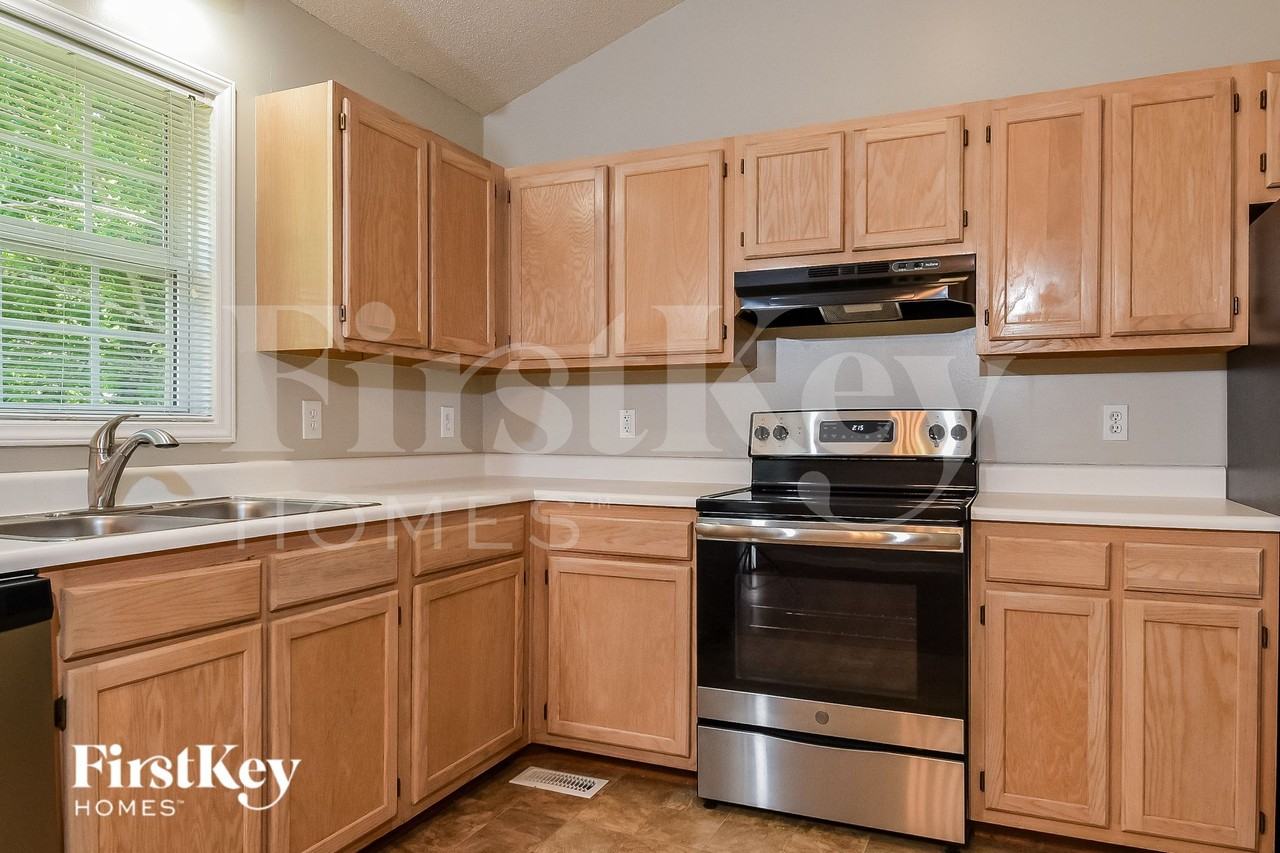 7121 Taunton Dr - Photo 6 of 15