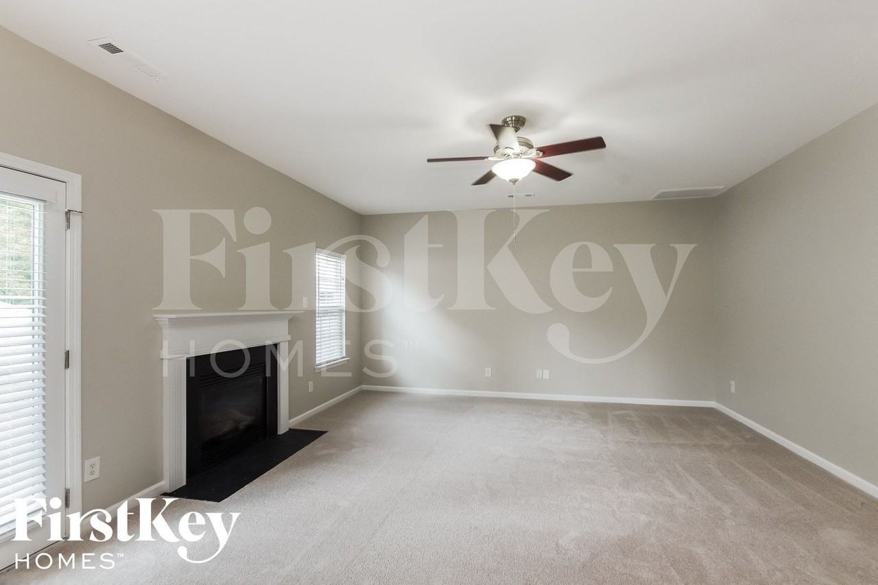 5713 Parkstone Dr - Photo 2 of 15