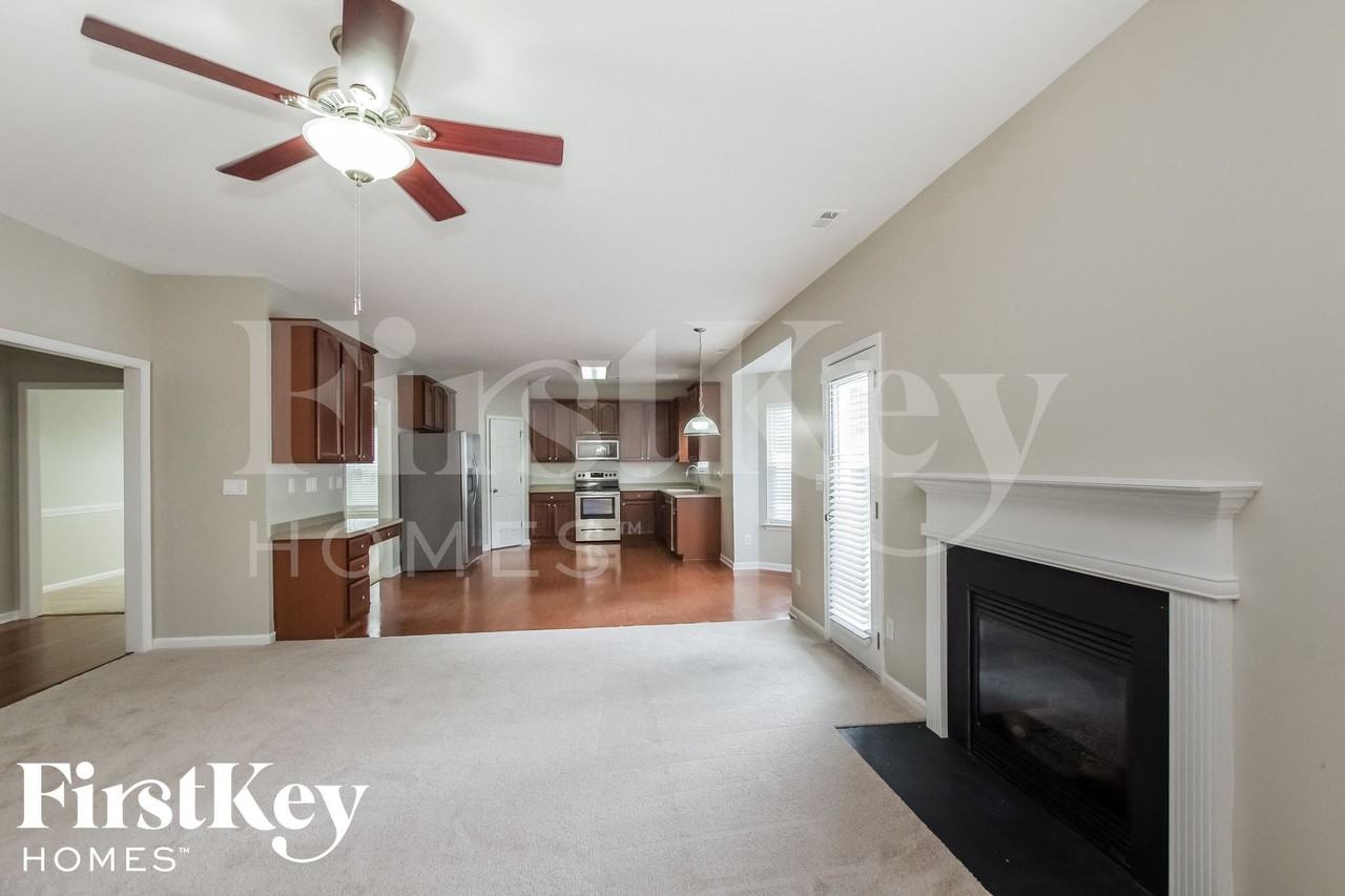 5713 Parkstone Dr - Photo 3 of 15