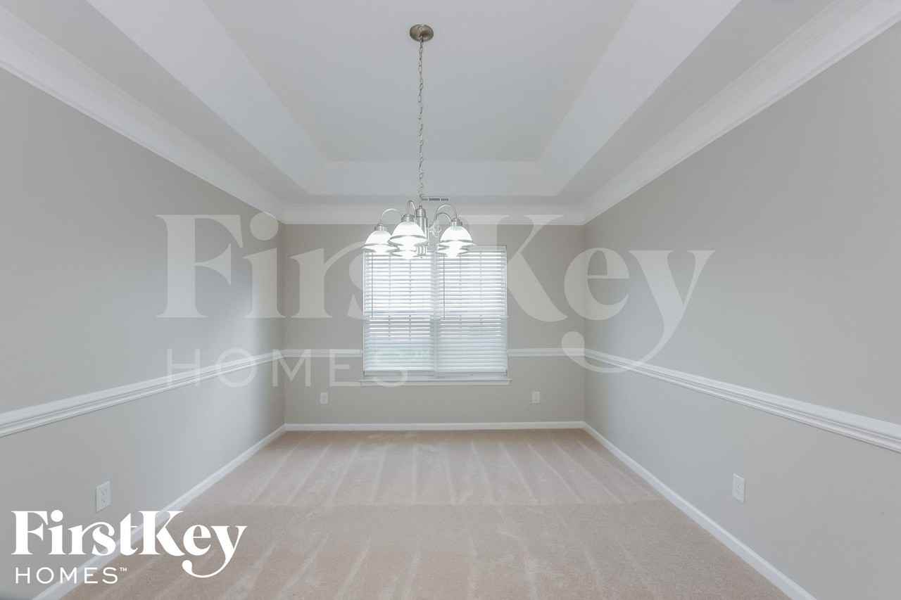 5713 Parkstone Dr - Photo 4 of 15