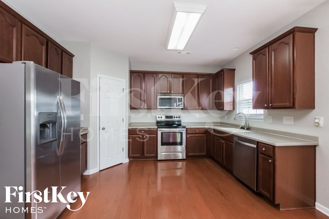 5713 Parkstone Dr - Photo 6 of 15