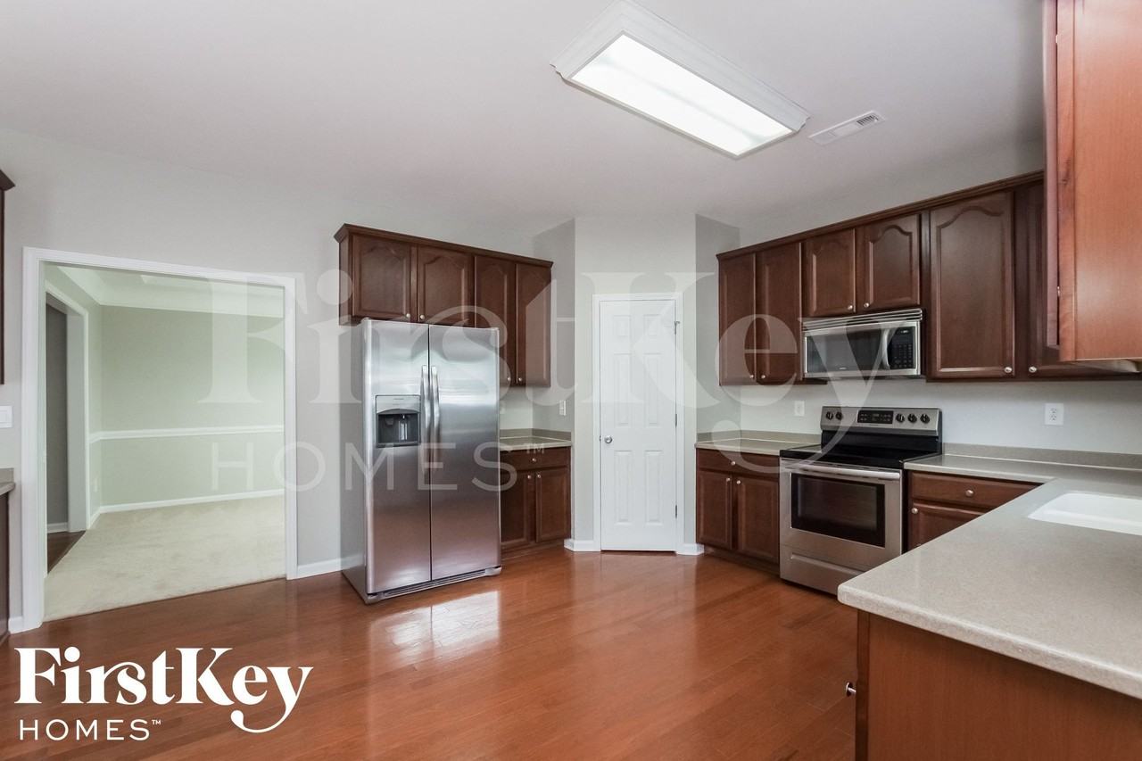 5713 Parkstone Dr - Photo 7 of 15