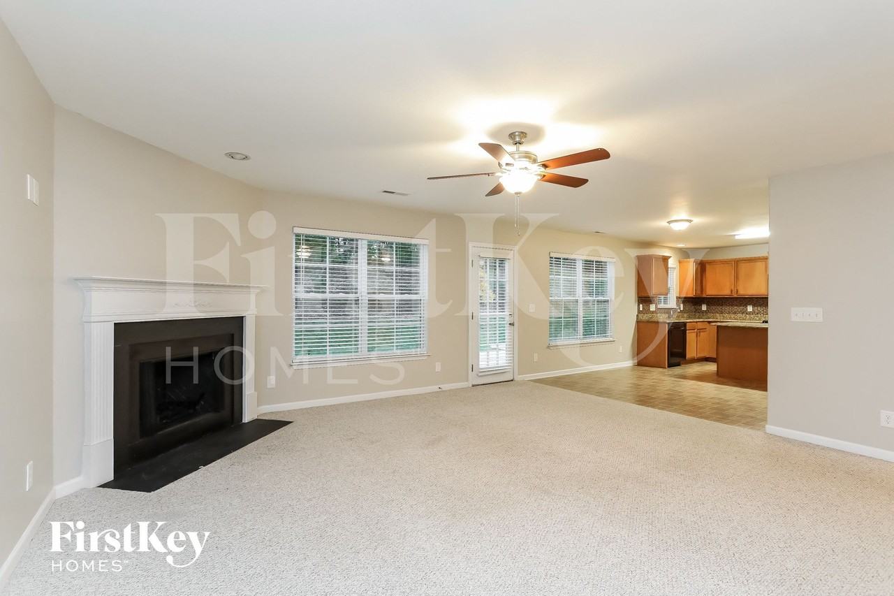 5390 Esher Dr - Photo 3 of 15