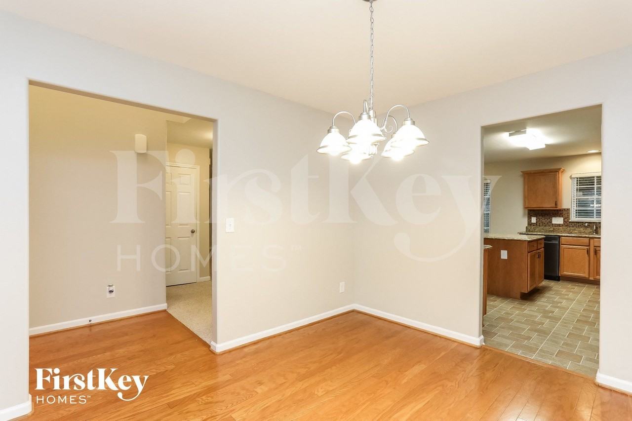 5390 Esher Dr - Photo 5 of 15