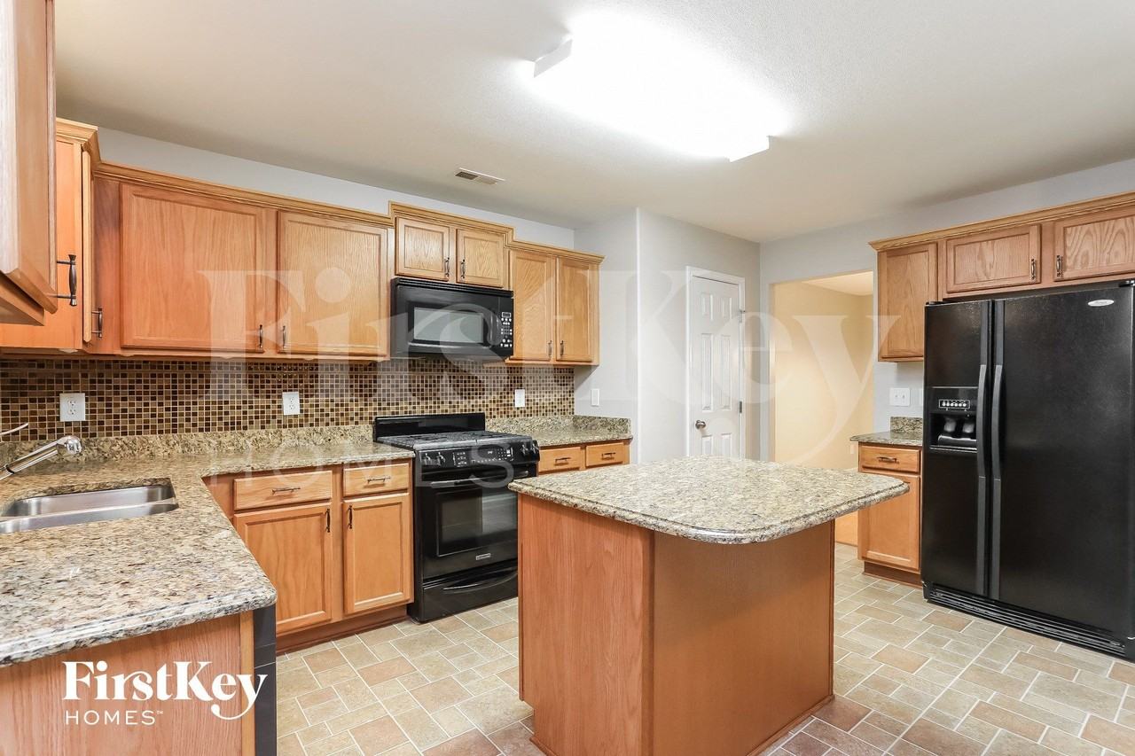 5390 Esher Dr - Photo 6 of 15