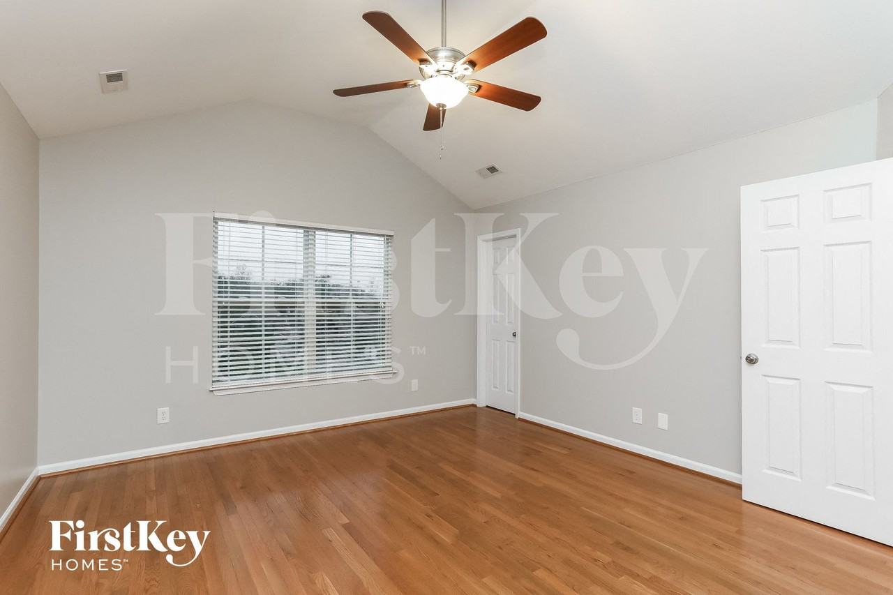 5390 Esher Dr - Photo 7 of 15