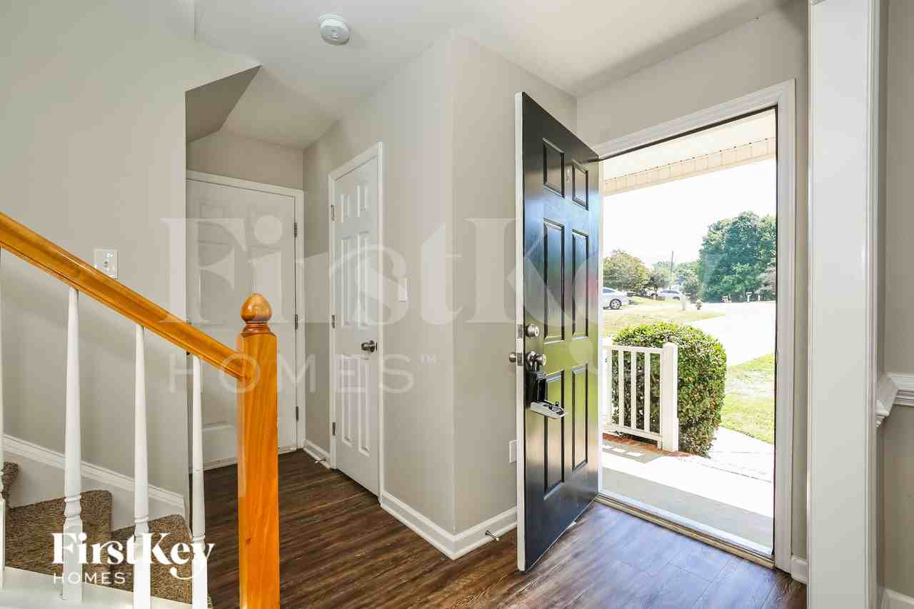 4912 Heritage Woods Ct - Photo 3 of 16