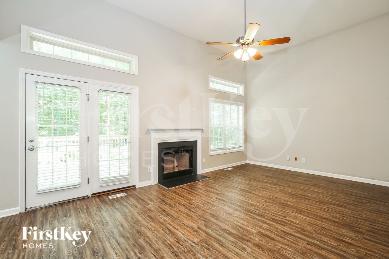 4912 Heritage Woods Ct - Photo 4 of 16