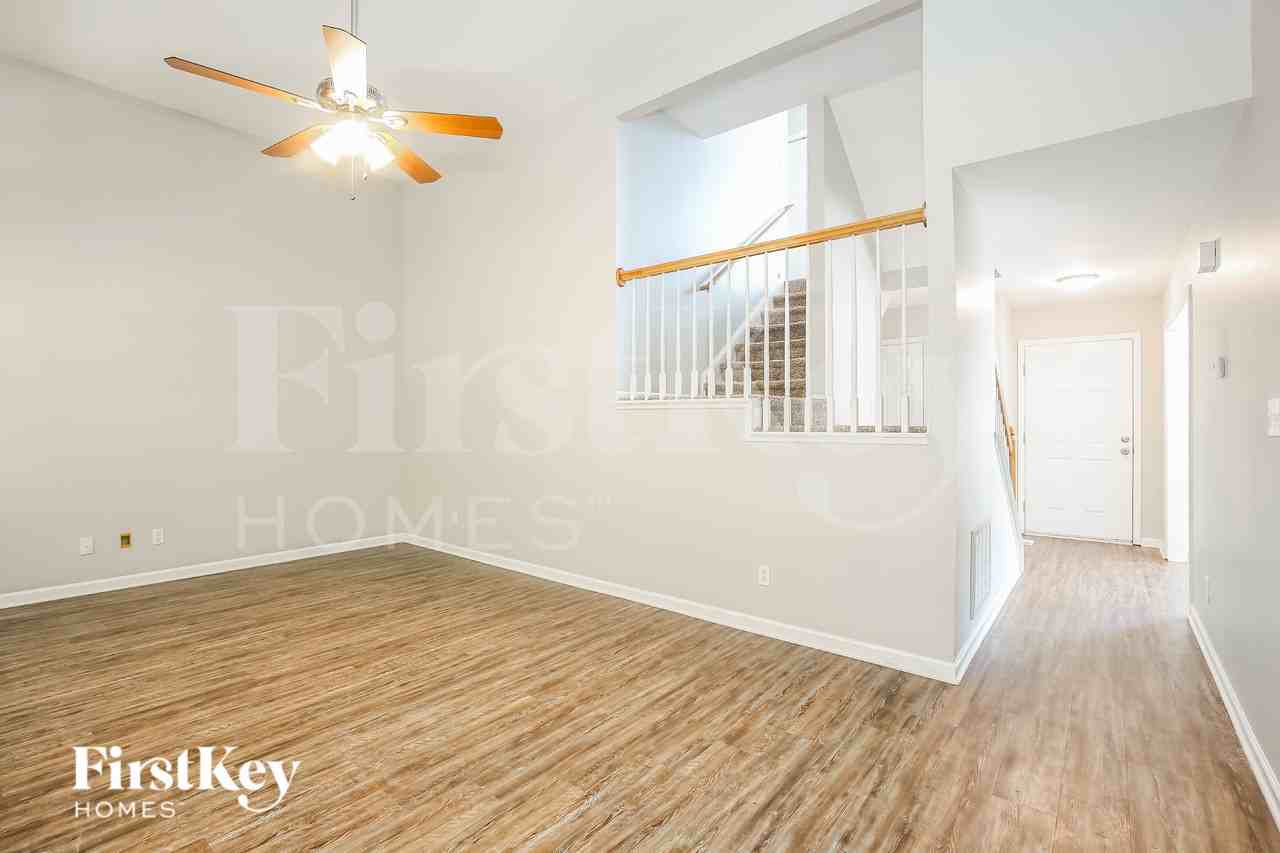 4912 Heritage Woods Ct - Photo 5 of 16