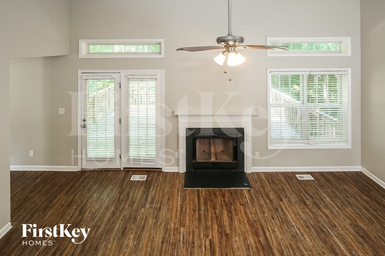 4912 Heritage Woods Ct - Photo 6 of 16