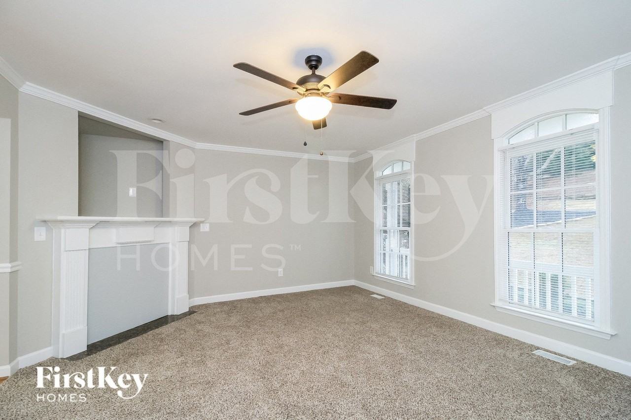 4025 Lofter Ct - Photo 3 of 15