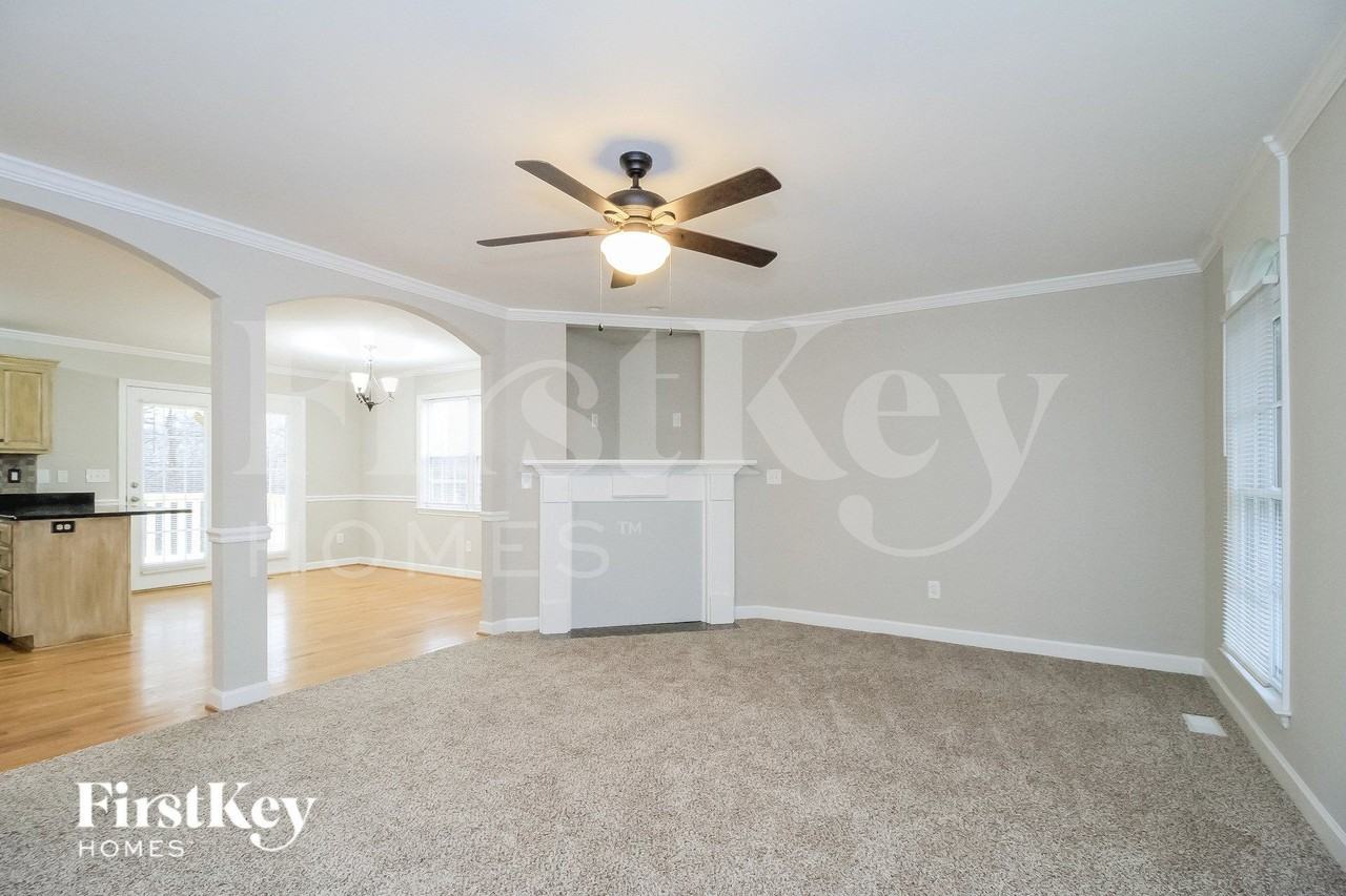 4025 Lofter Ct - Photo 4 of 15
