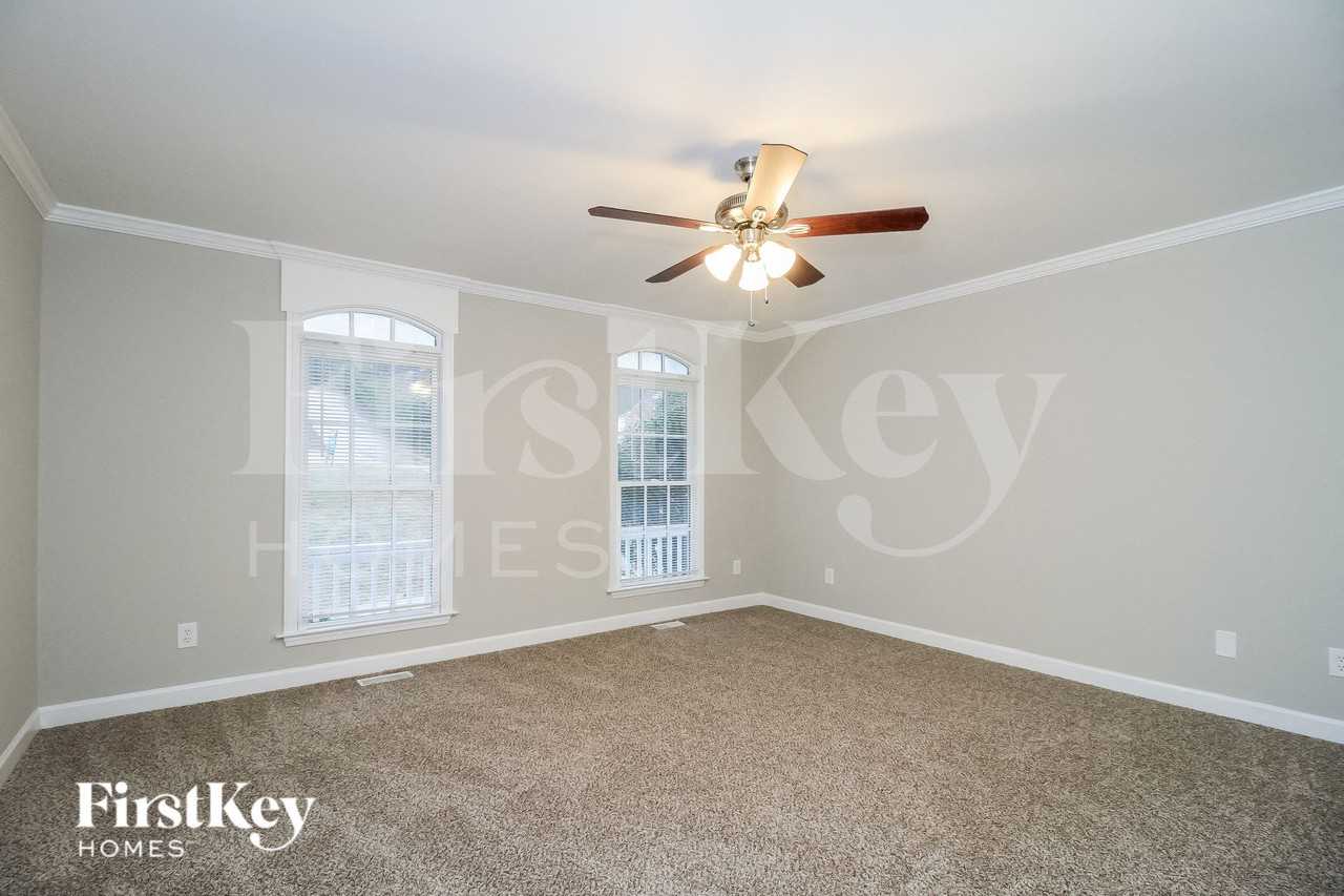 4025 Lofter Ct - Photo 7 of 15