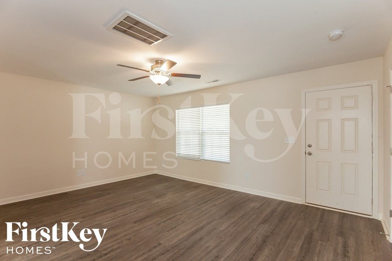 4011 Maderia Drive Northwest - Photo 2 of 15