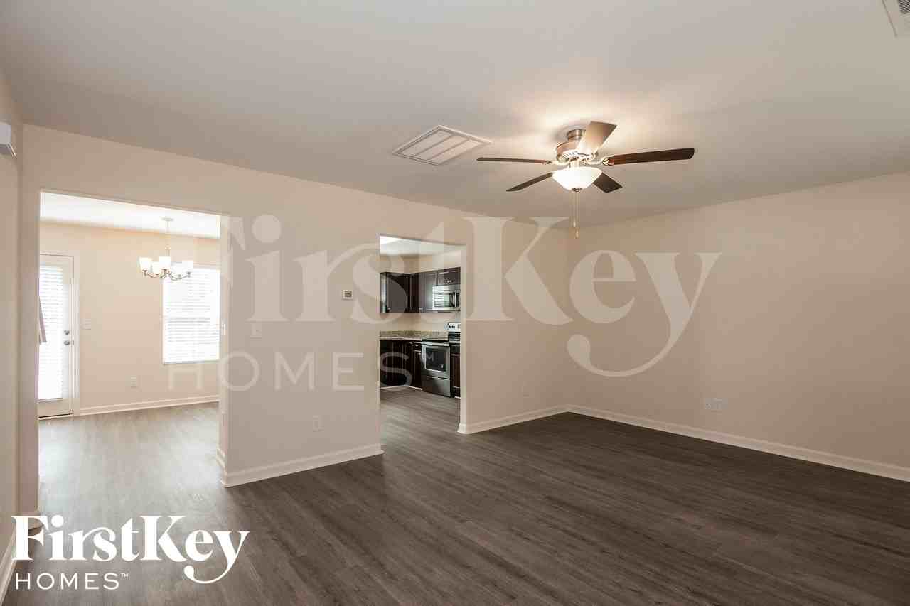 4011 Maderia Drive Northwest - Photo 3 of 15