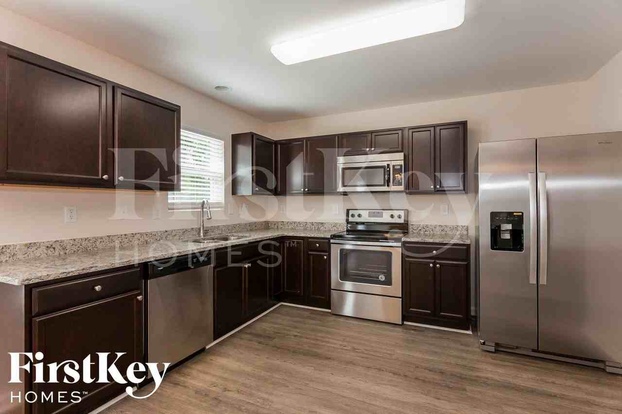 4011 Maderia Drive Northwest - Photo 5 of 15