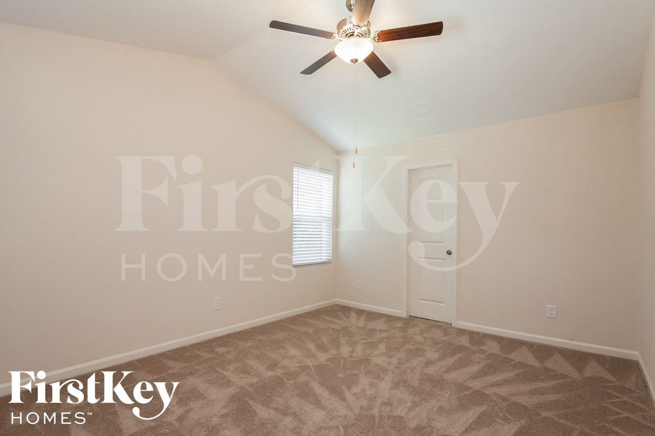 4011 Maderia Drive Northwest - Photo 6 of 15