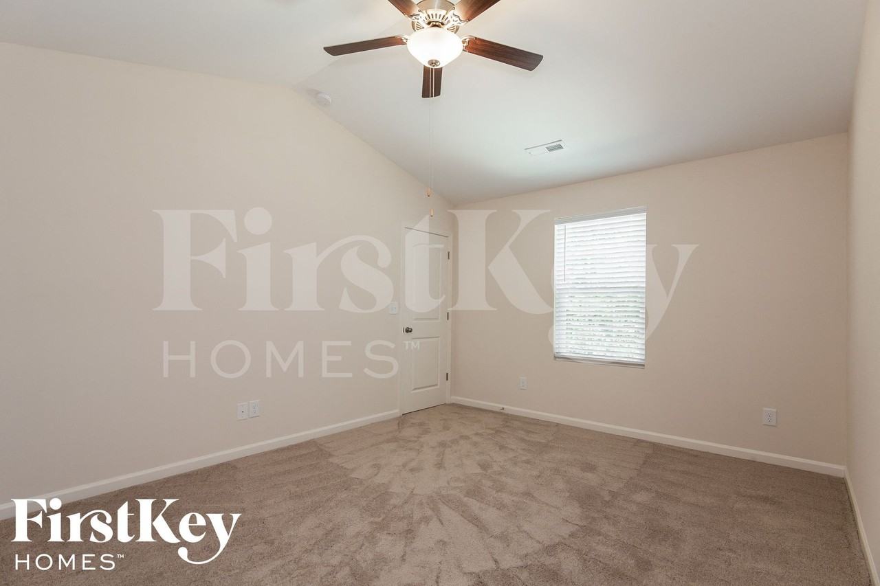 4011 Maderia Drive Northwest - Photo 7 of 15