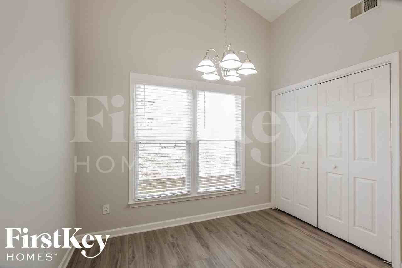 3321 Argyle Ln - Photo 5 of 15