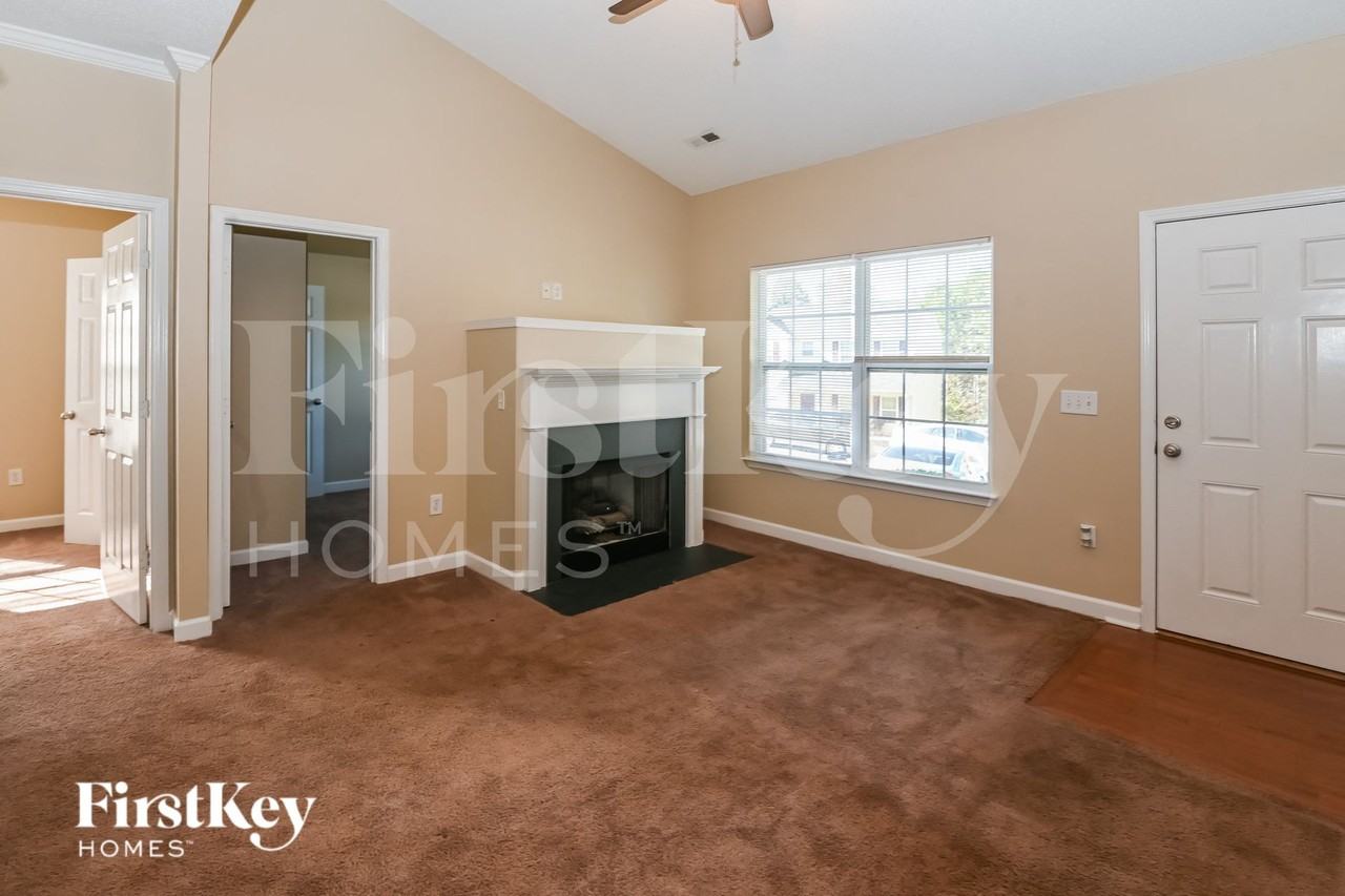 327 Olde North Church Dr - Photo 4 of 15