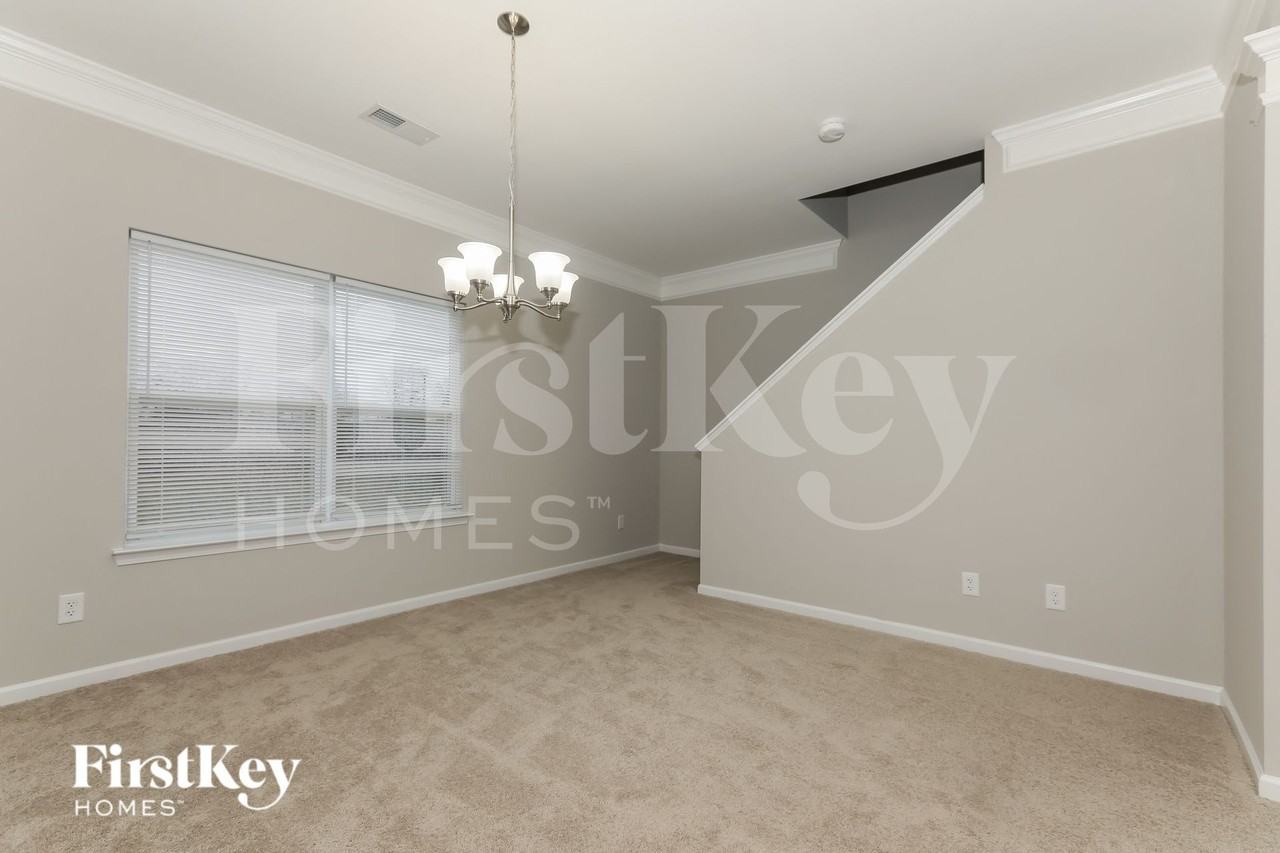 321 Holton Drive - Photo 3 of 15