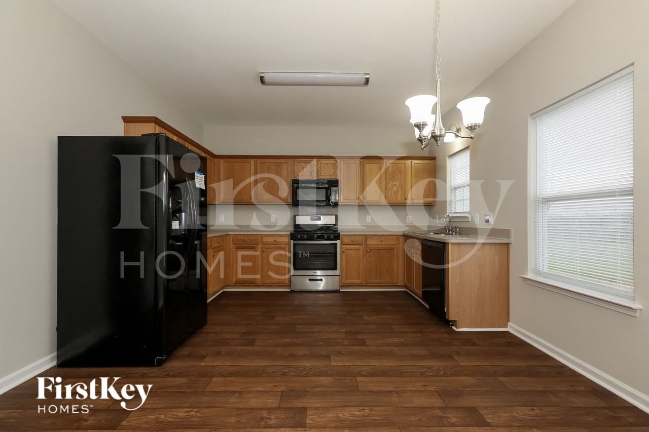 321 Holton Drive - Photo 4 of 15