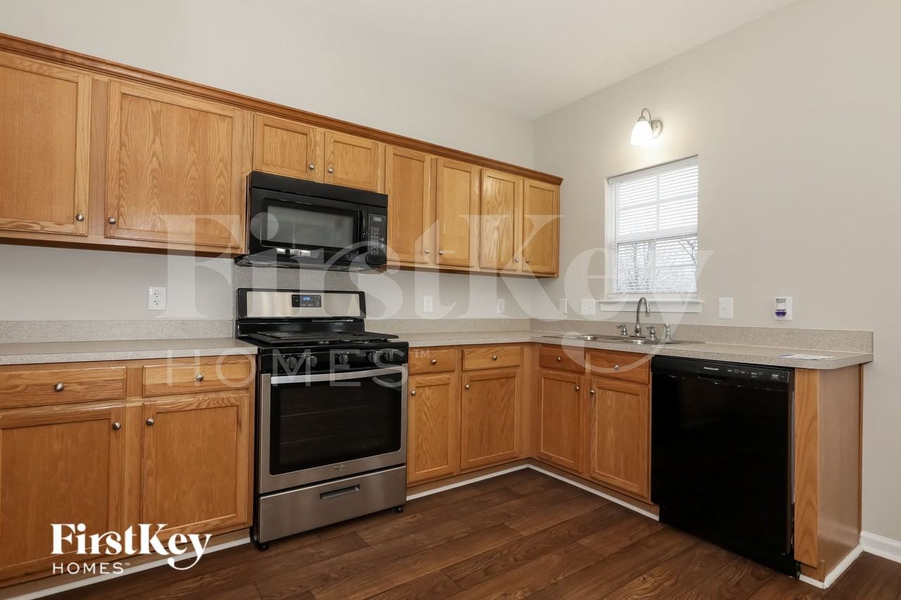 321 Holton Drive - Photo 5 of 15