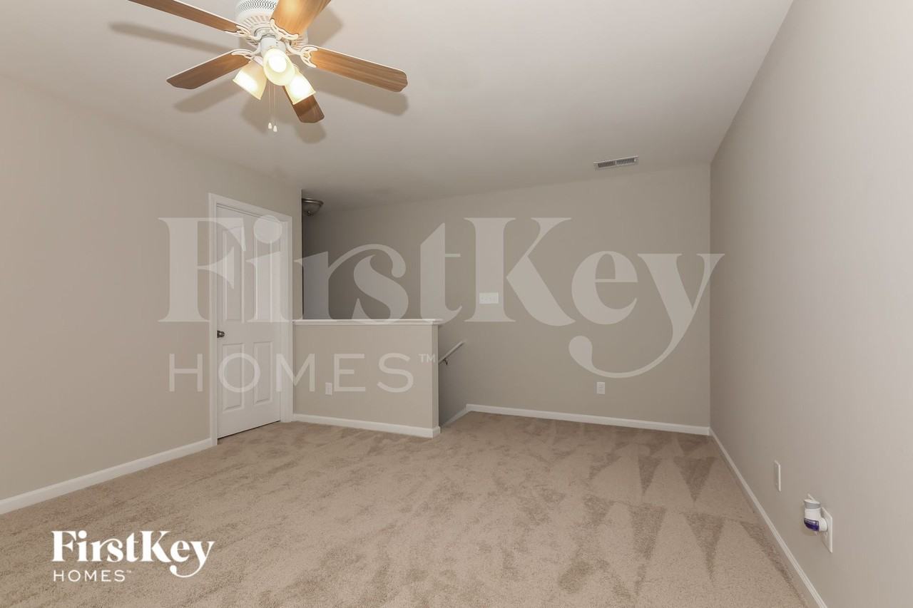 321 Holton Drive - Photo 7 of 15