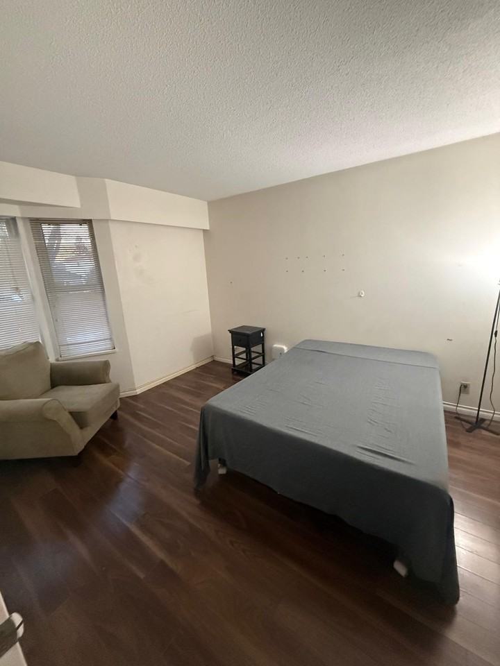 2086 East 43rd Avenue #2086 - Photo 5 of 6