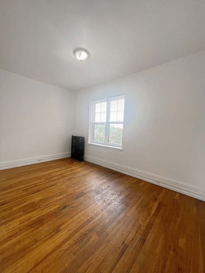 Manning Manor - Photo 5 of 44