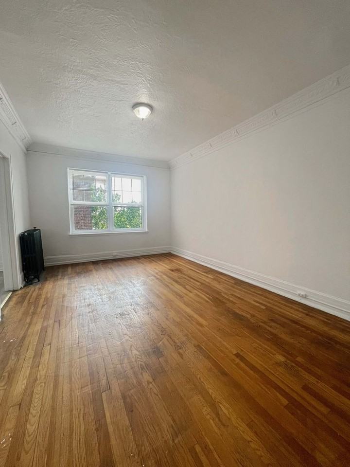 Manning Manor - Photo 6 of 44