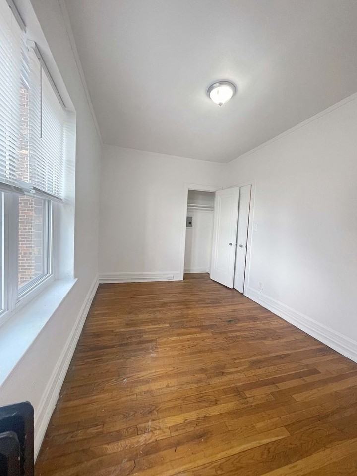 Manning Manor - Photo 7 of 44