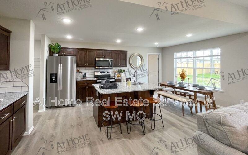 307 E Rosalie St - Photo 2 of 7