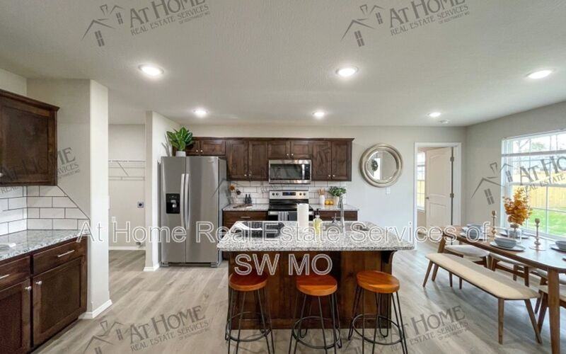 307 E Rosalie St - Photo 3 of 7