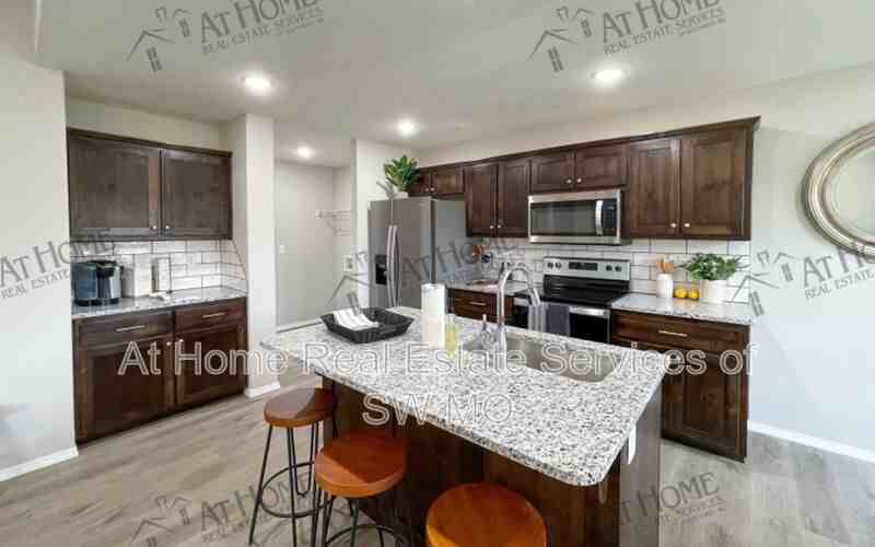 307 E Rosalie St - Photo 4 of 7