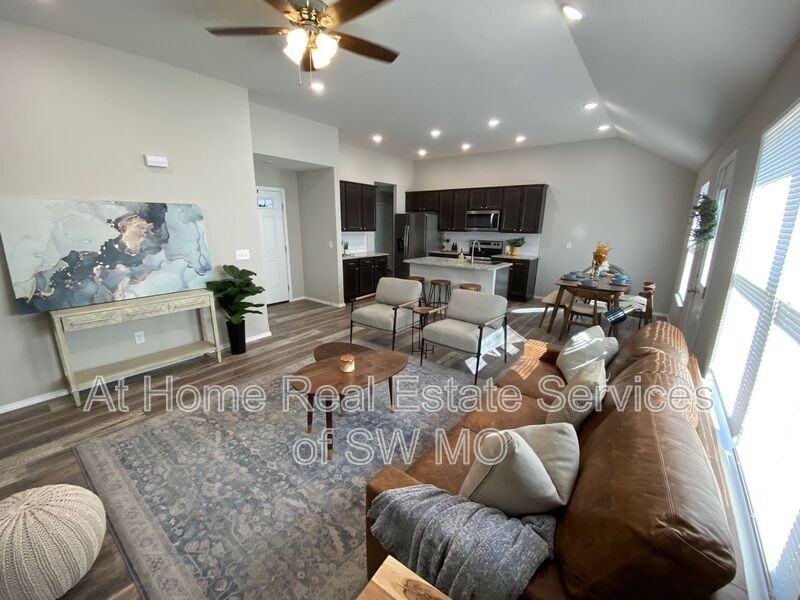 346 Forest Hollow St - Photo 2 of 12