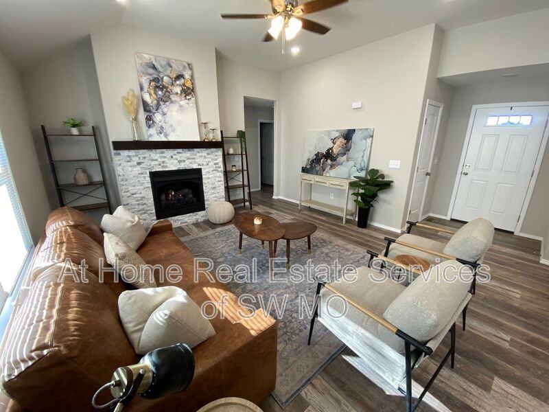 346 Forest Hollow St - Photo 5 of 12