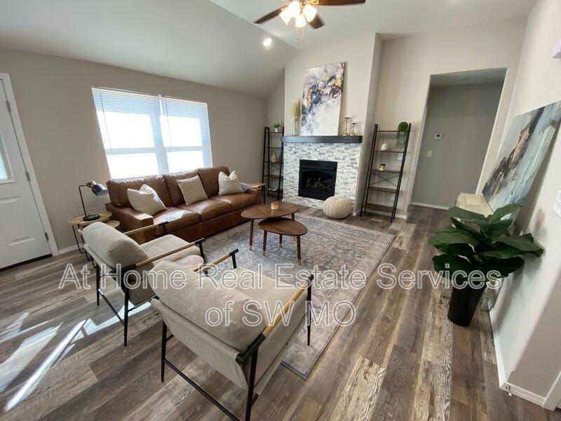 346 Forest Hollow St - Photo 6 of 12