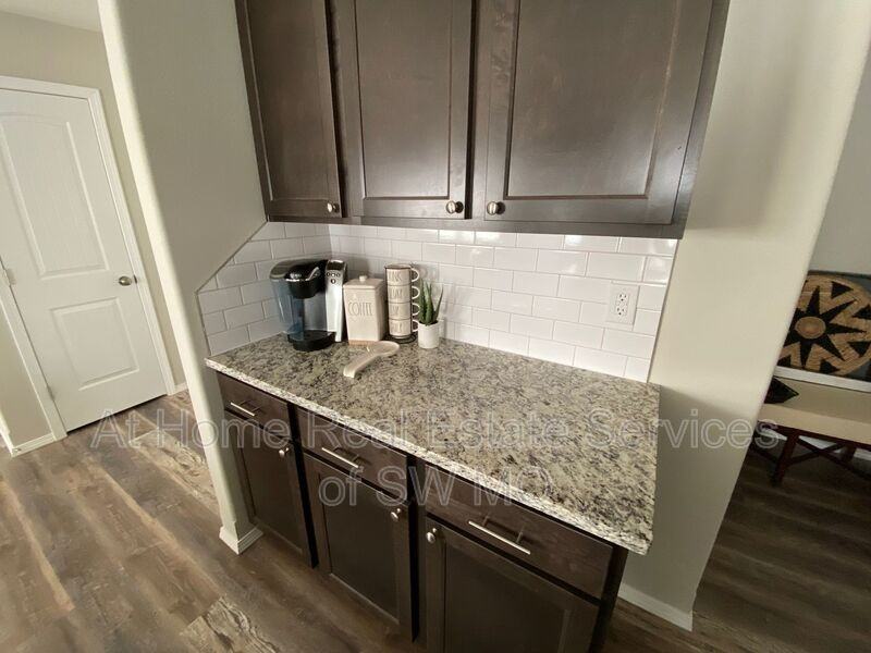 346 Forest Hollow St - Photo 7 of 12