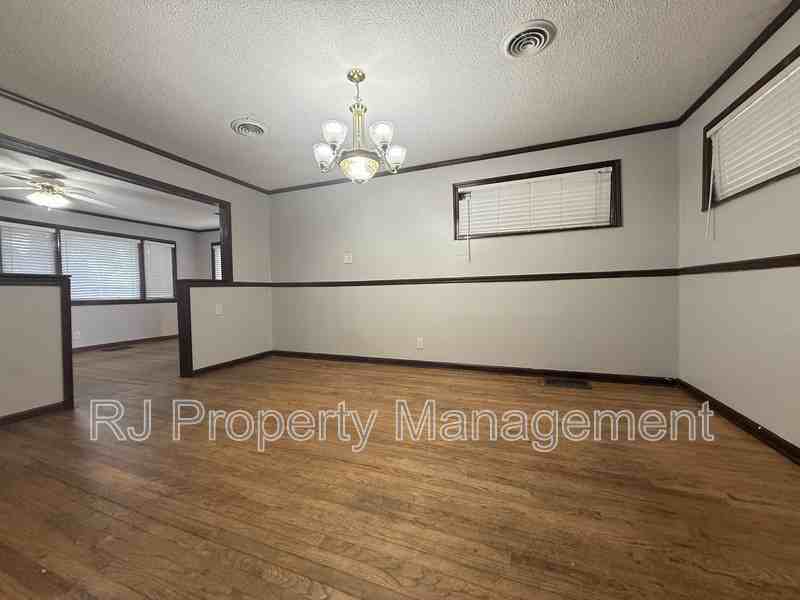 1450 Gold Ave - Photo 5 of 16