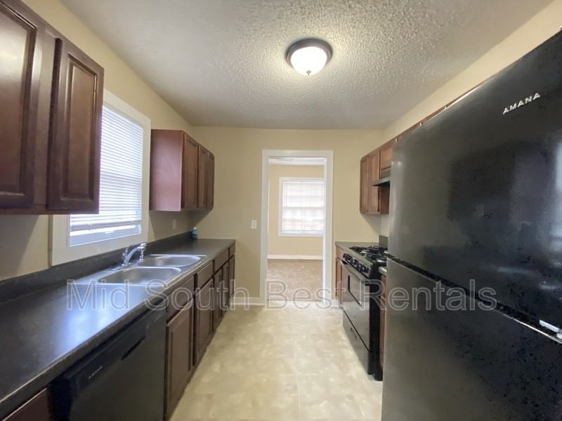 715 Blossom Street - Photo 4 of 18