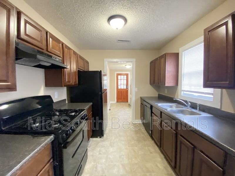 715 Blossom Street - Photo 5 of 18