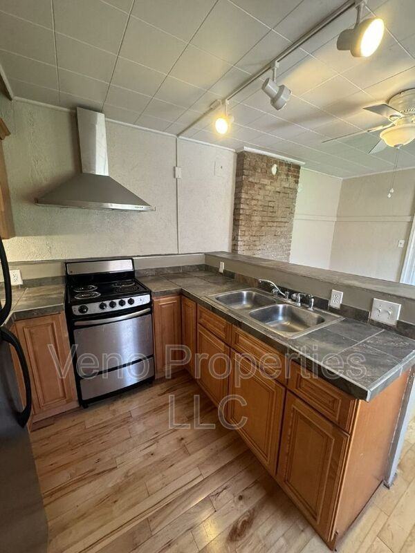 18 2nd St #3R - Photo 2 of 9