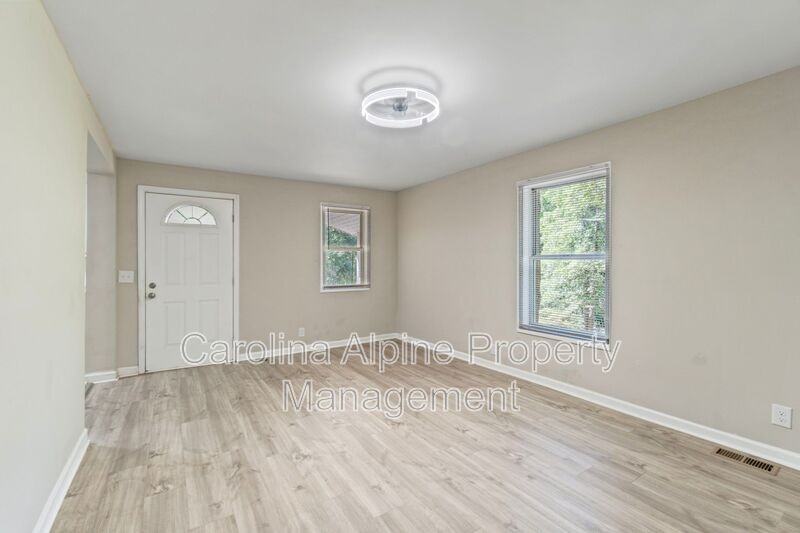 175 Uphill Drive - Photo 7 of 20