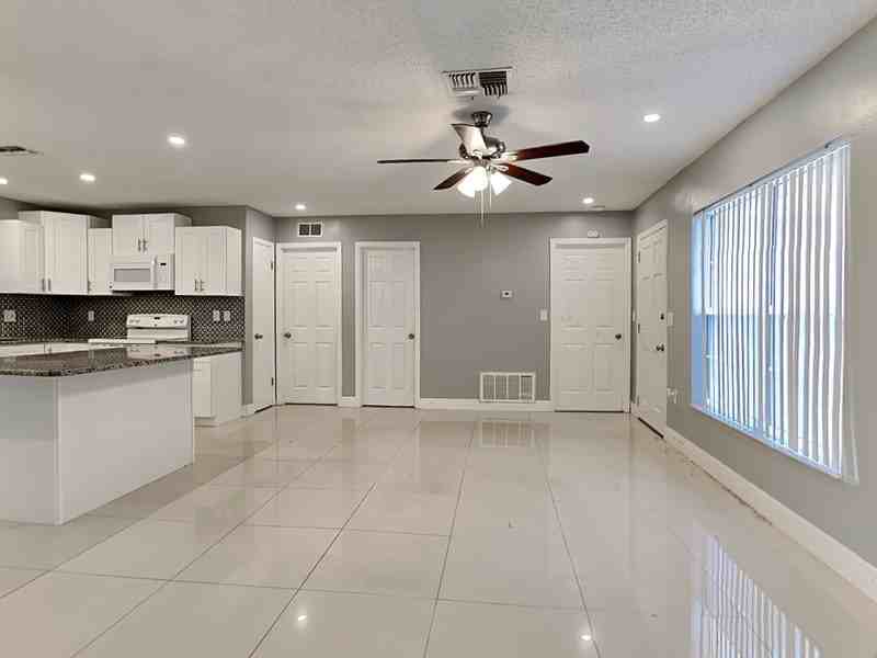 6099 Colchester Avenue - Photo 4 of 21