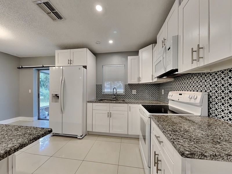 6099 Colchester Avenue - Photo 5 of 21